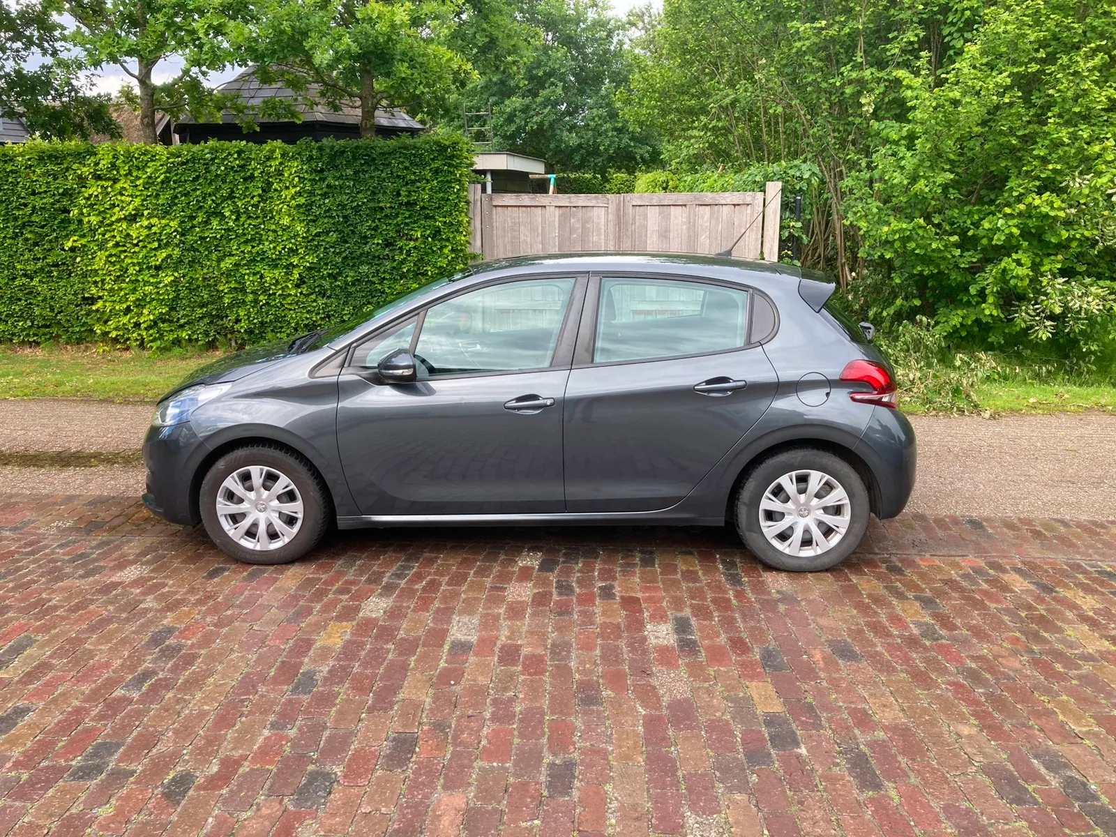 Peugeot 208 (2017) — foto 1