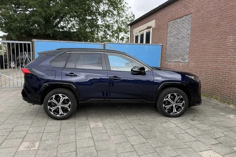 Toyota RAV4 (2021)