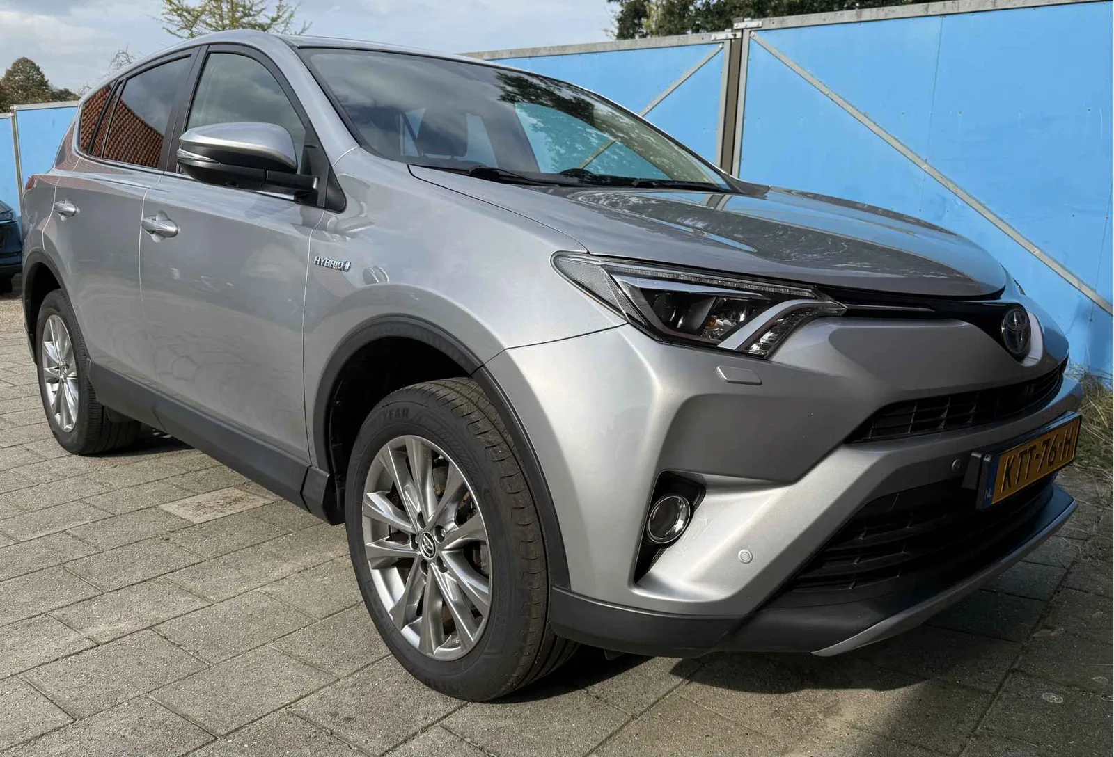 Toyota RAV4 (2017) — foto 1