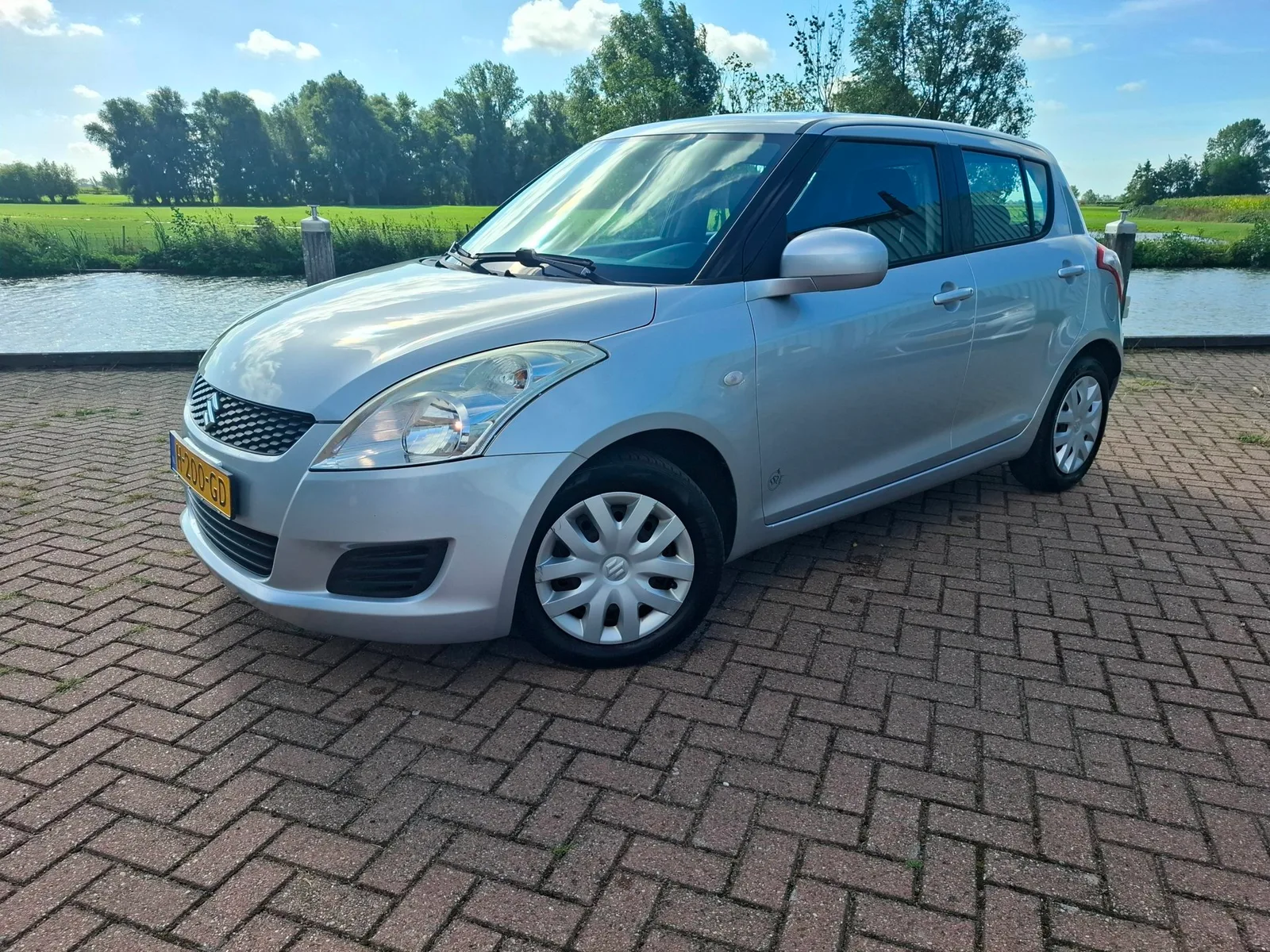 Suzuki Swift (2011) — foto 1