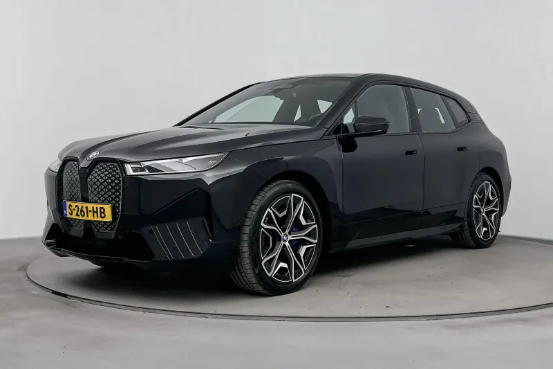 BMW iX (2023)