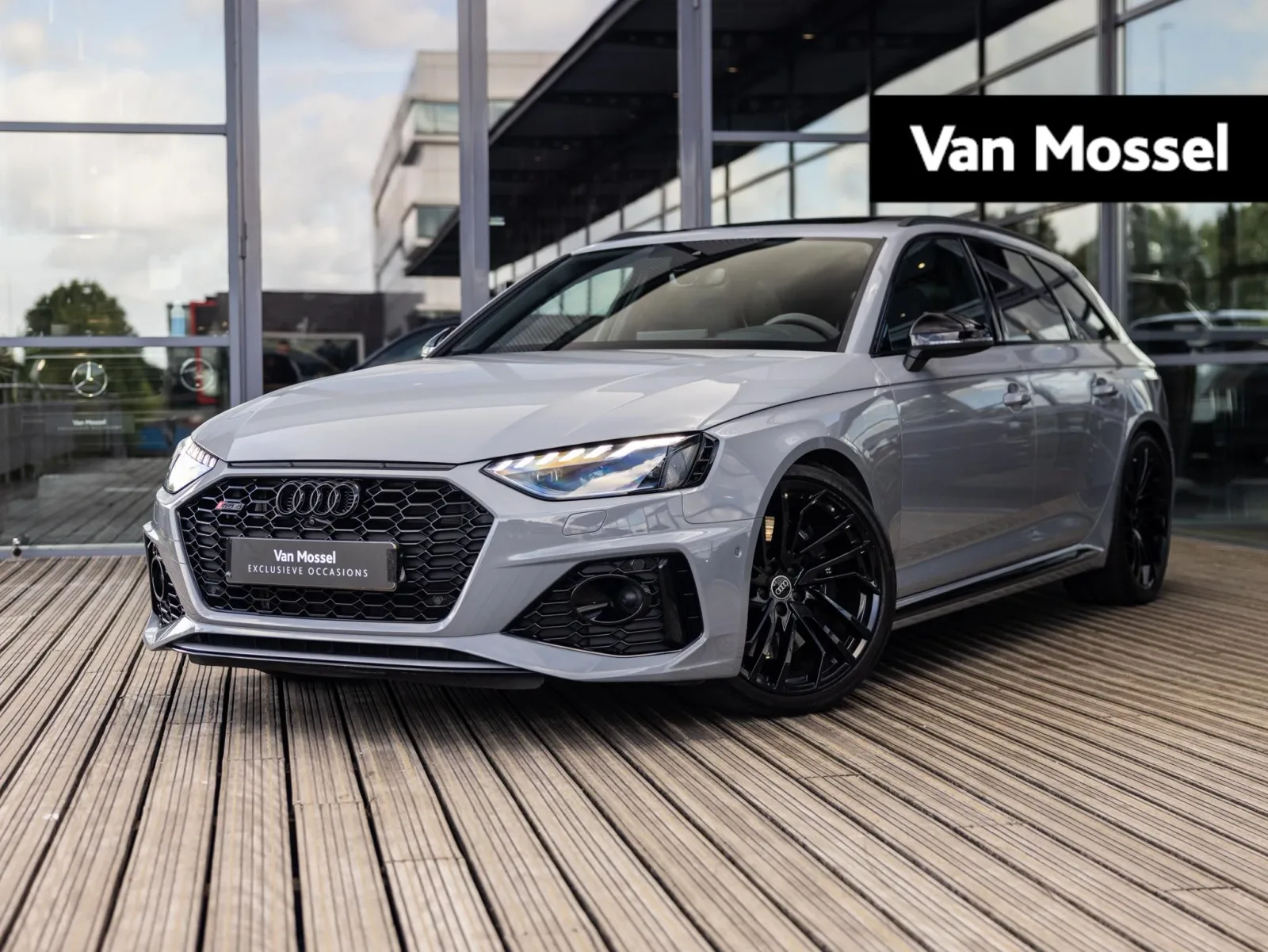 Audi RS4 (2023) — foto 1
