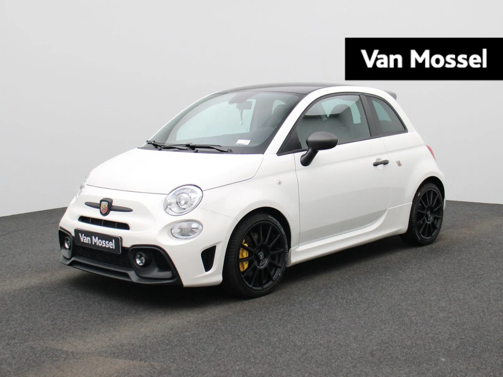 Abarth 695 (2023) — foto 1