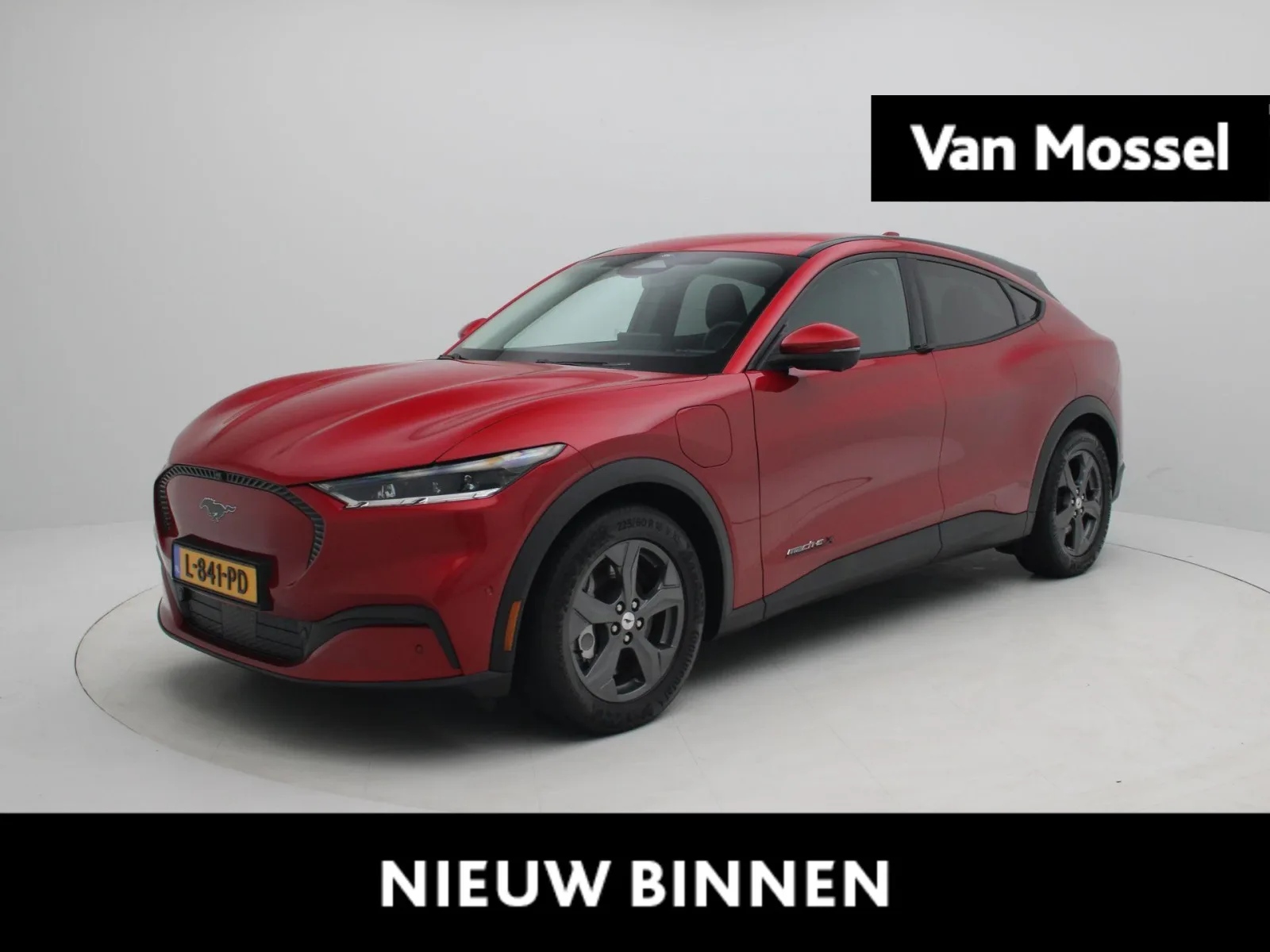 Ford Mustang Mach-E (2021) — foto 1