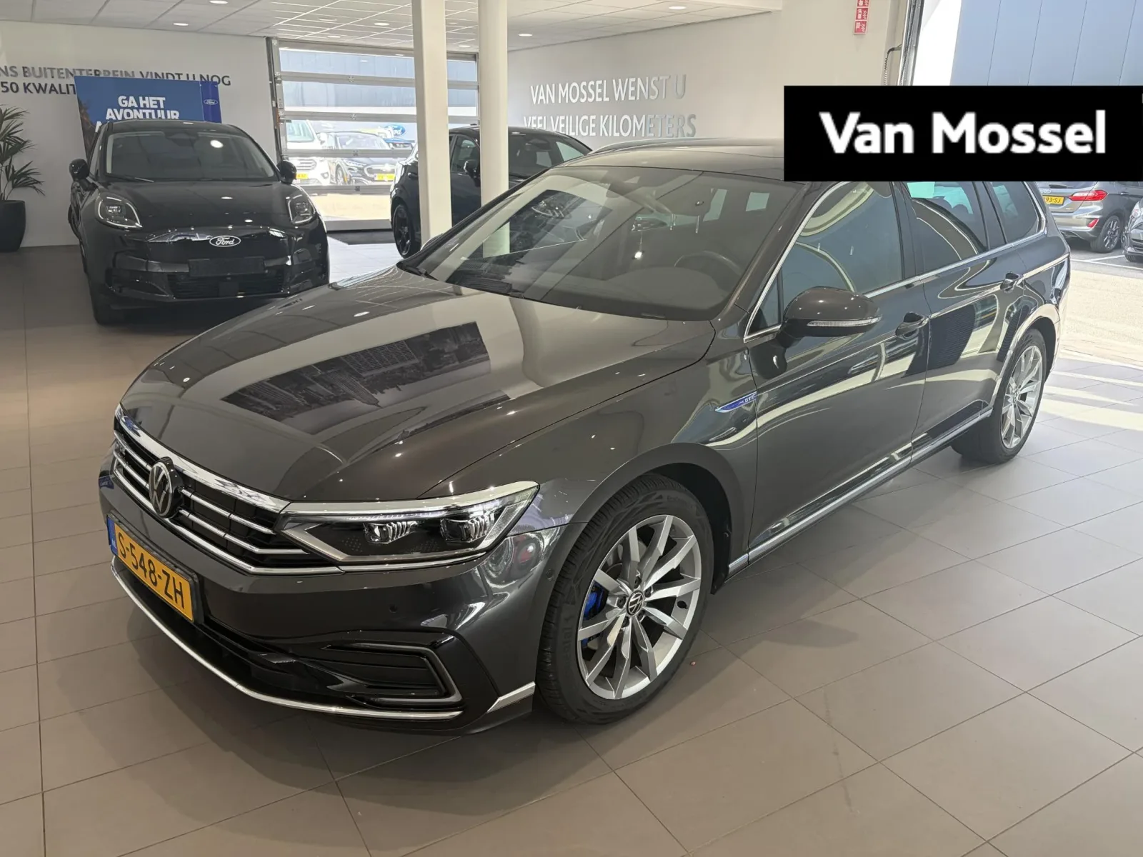 Volkswagen Passat (2023) — foto 1