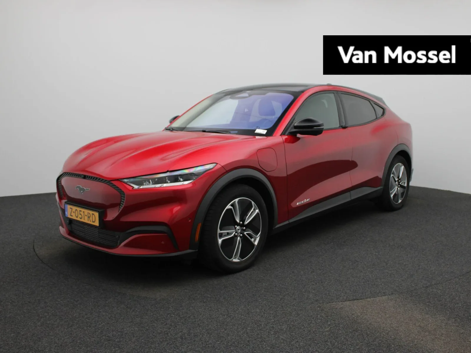 Ford Mustang Mach-E (2024) — foto 1