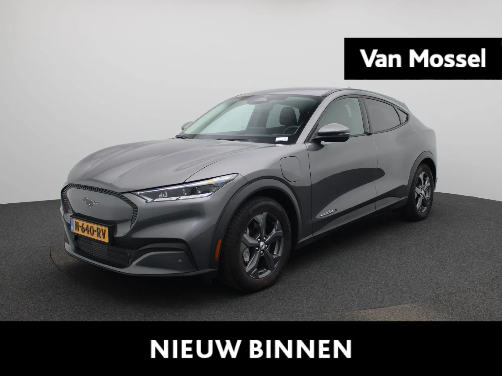 Ford Mustang Mach-E (2021) — foto 1