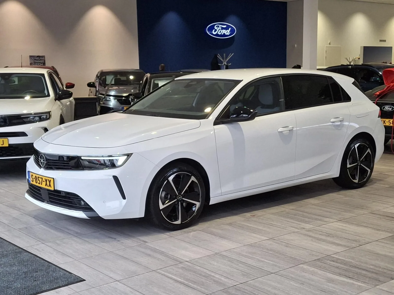 Opel Astra (2022) — foto 1