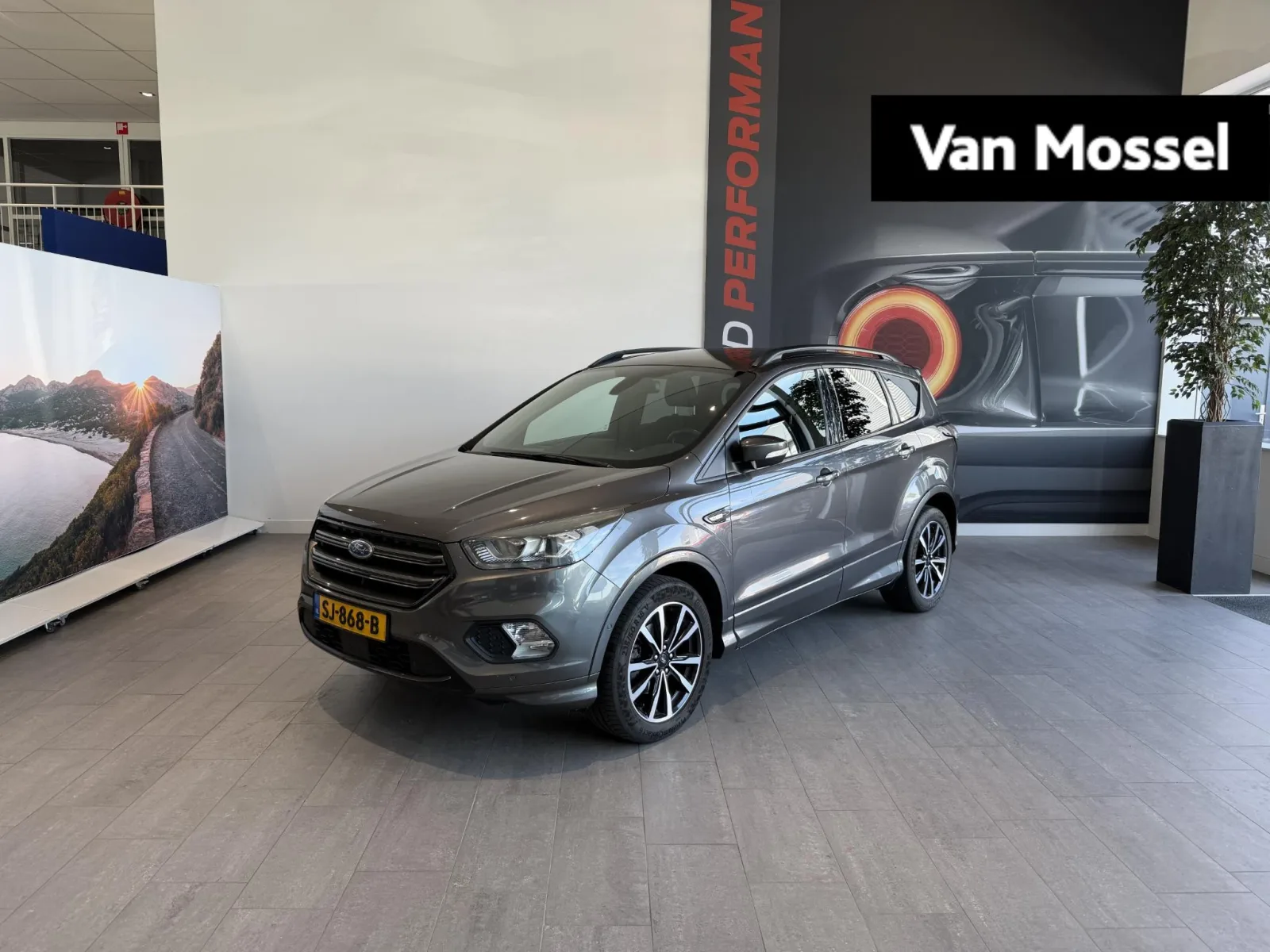 Ford Kuga (2018) — foto 1