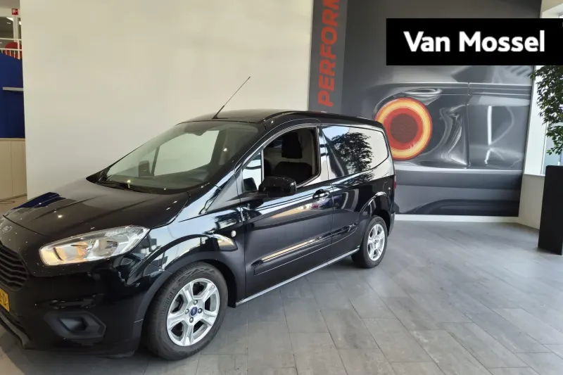 Ford Transit Courier (2023)