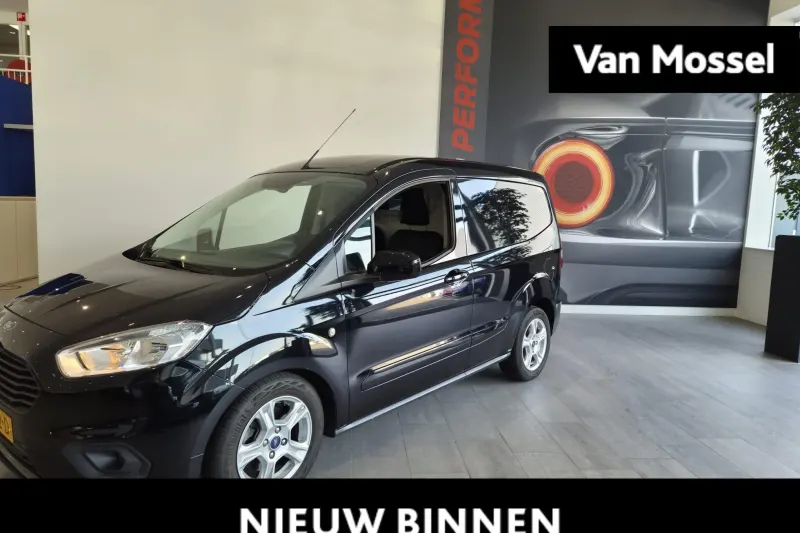 Ford Transit Courier (2023)