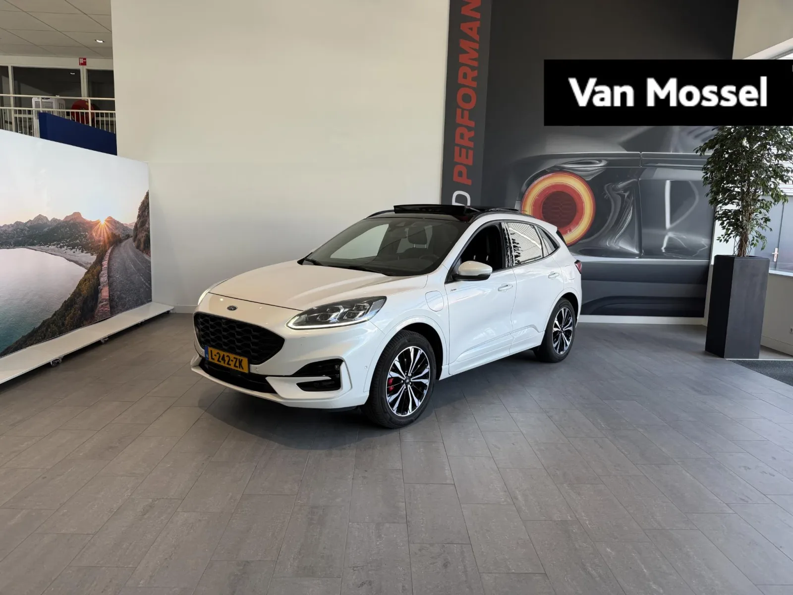 Ford Kuga (2021) — foto 1