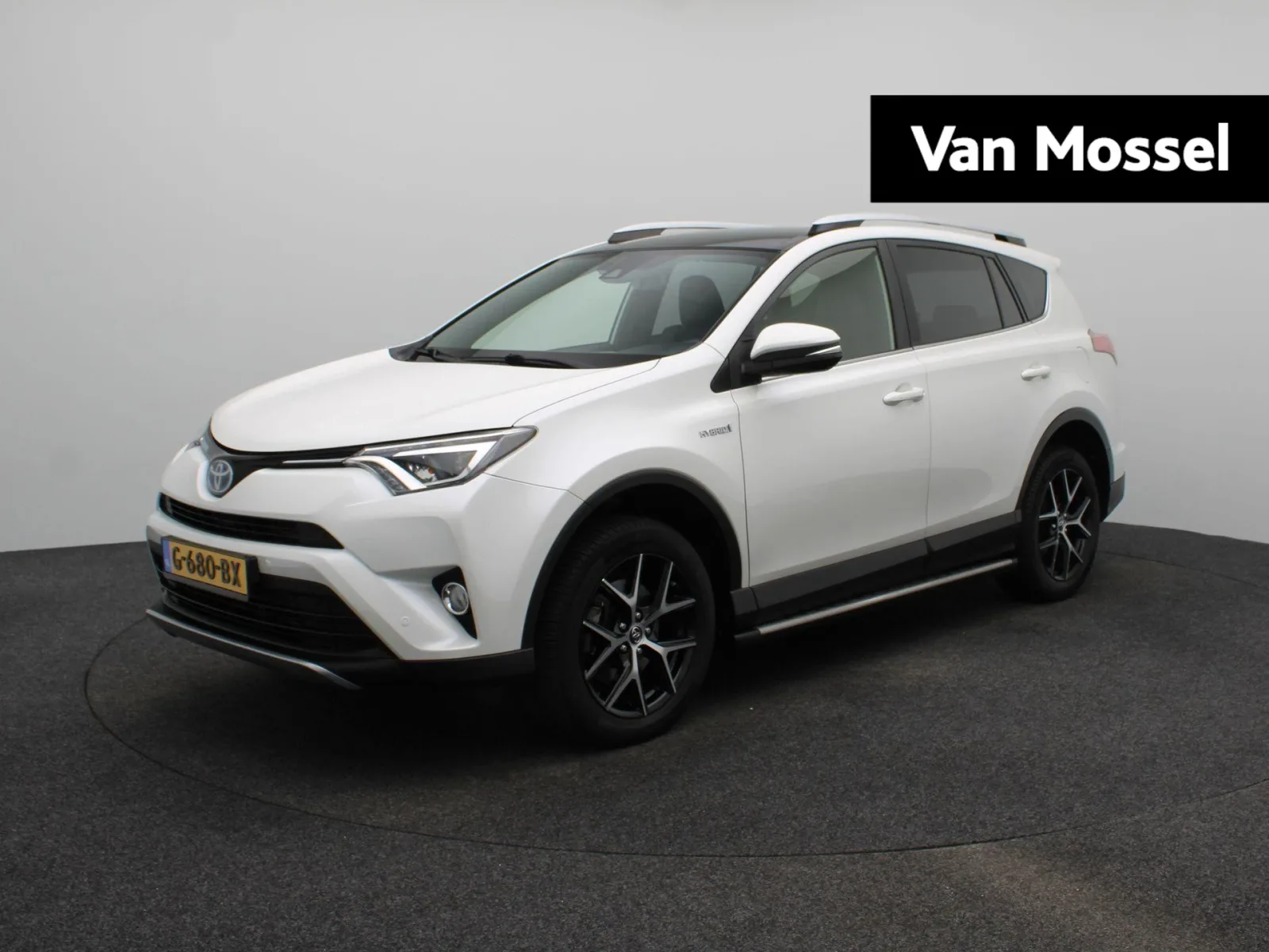 Toyota RAV4 (2017) — foto 1