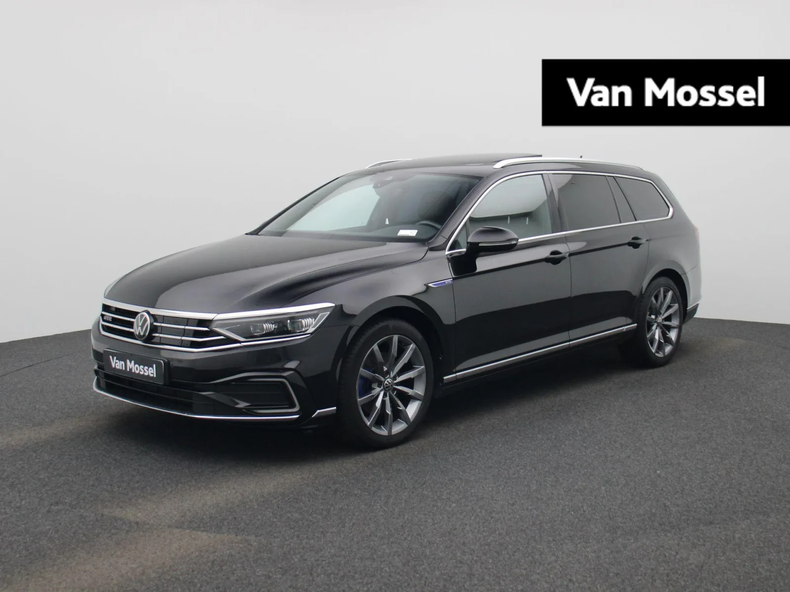Volkswagen Passat (2022) — foto 1