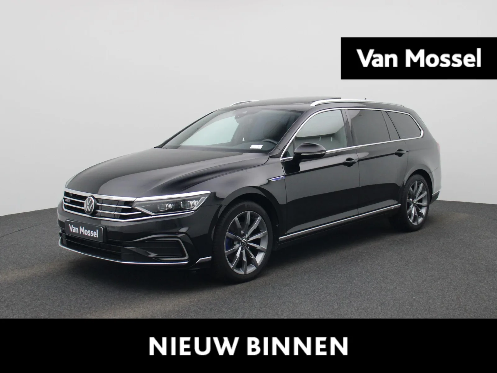 Volkswagen Passat (2022) — foto 1