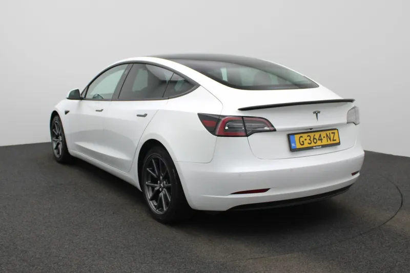Tesla Model 3 (2019)