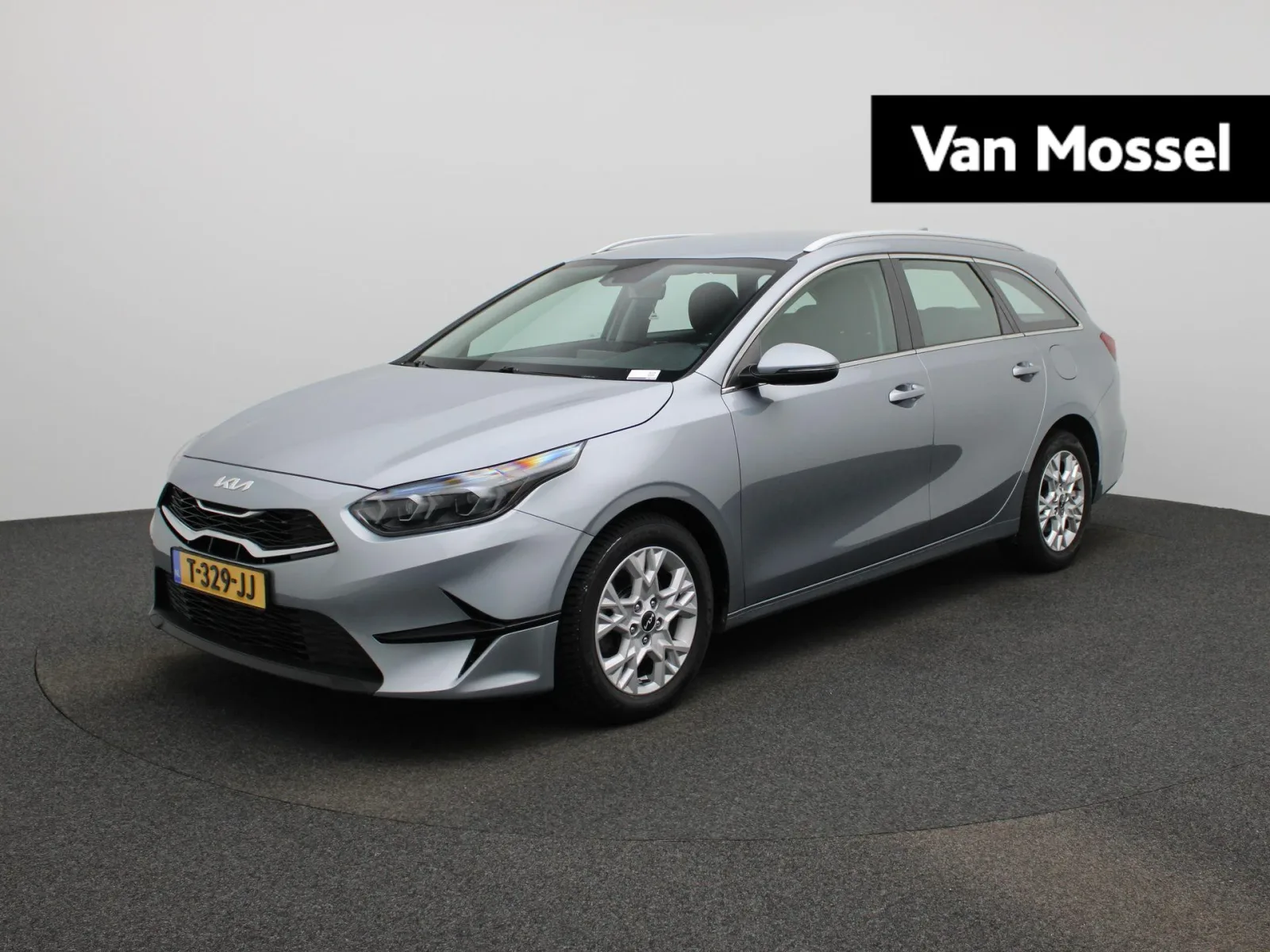 Kia Ceed Sportswagon (2023) — foto 1