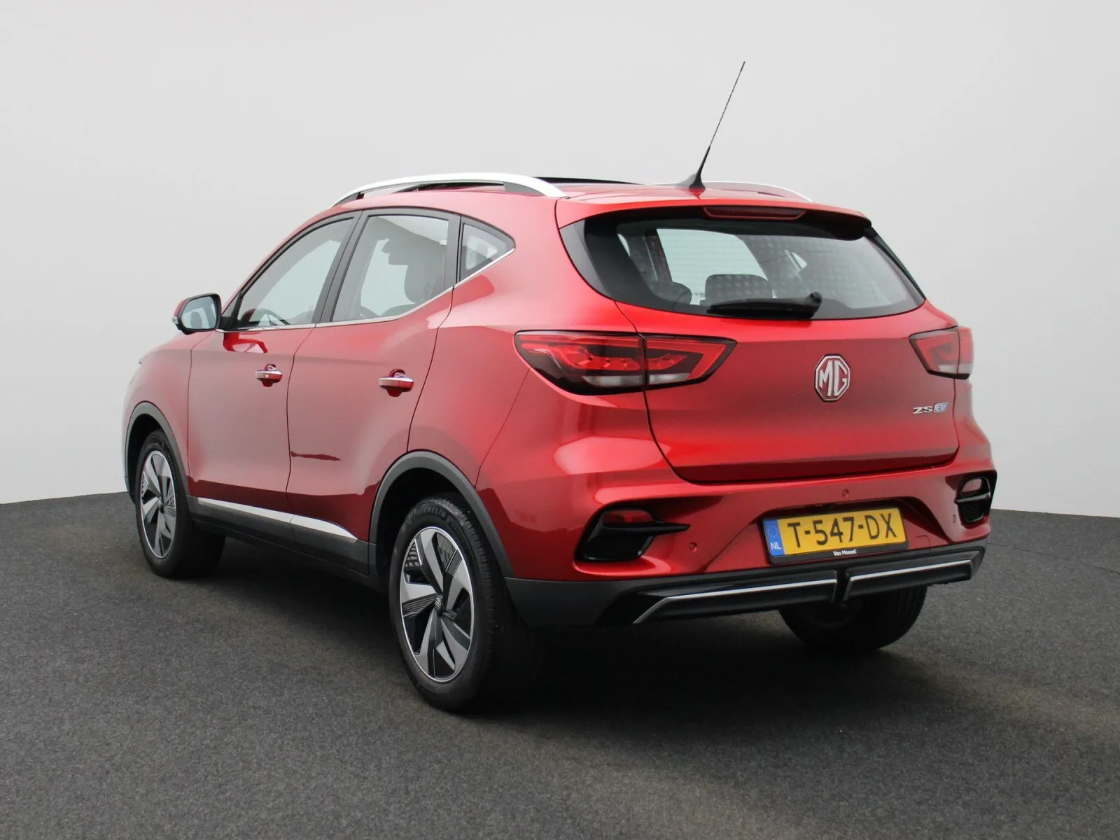 MG ZS EV (2023) — foto 1