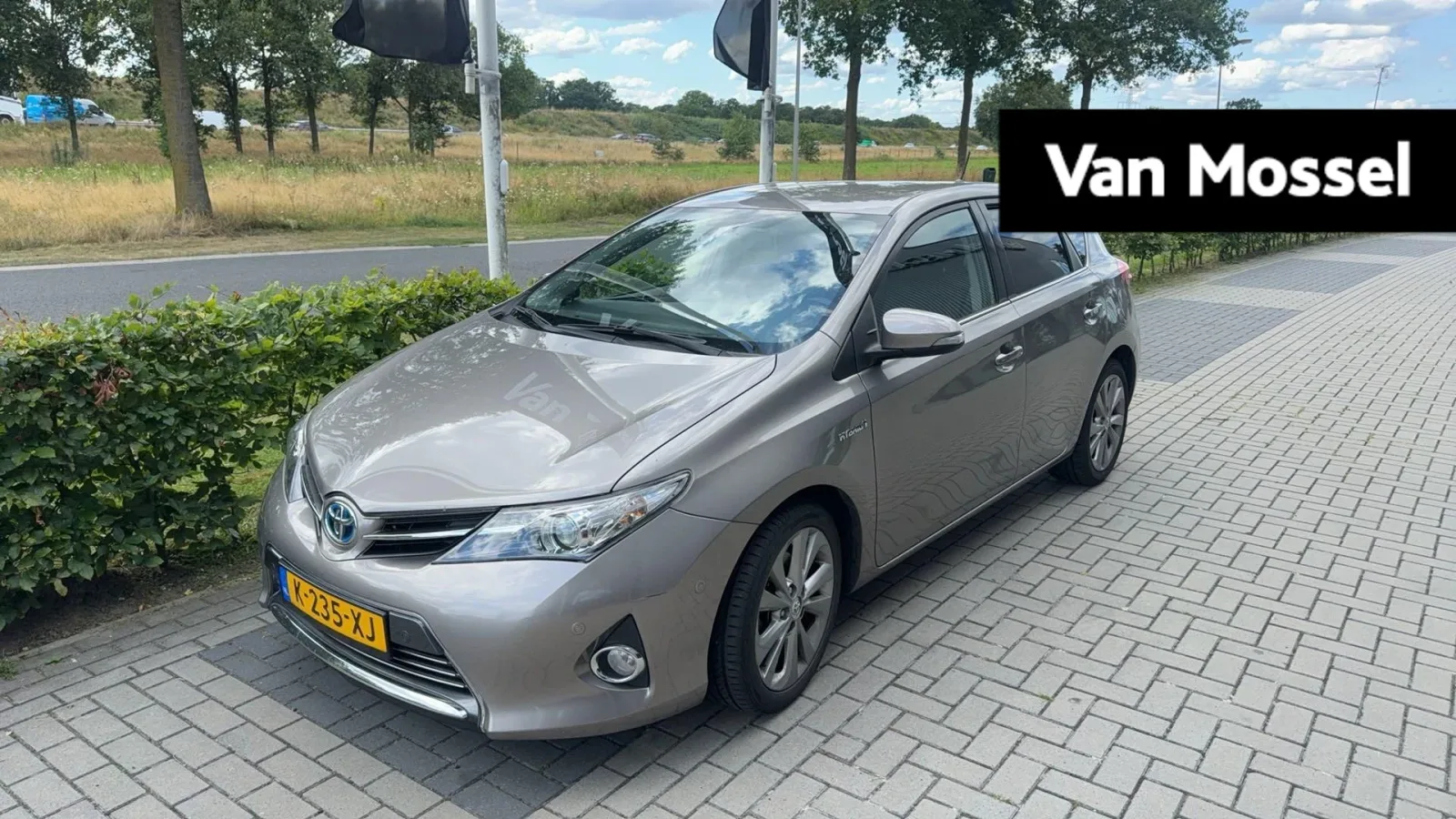 Toyota Auris (2014) — foto 1