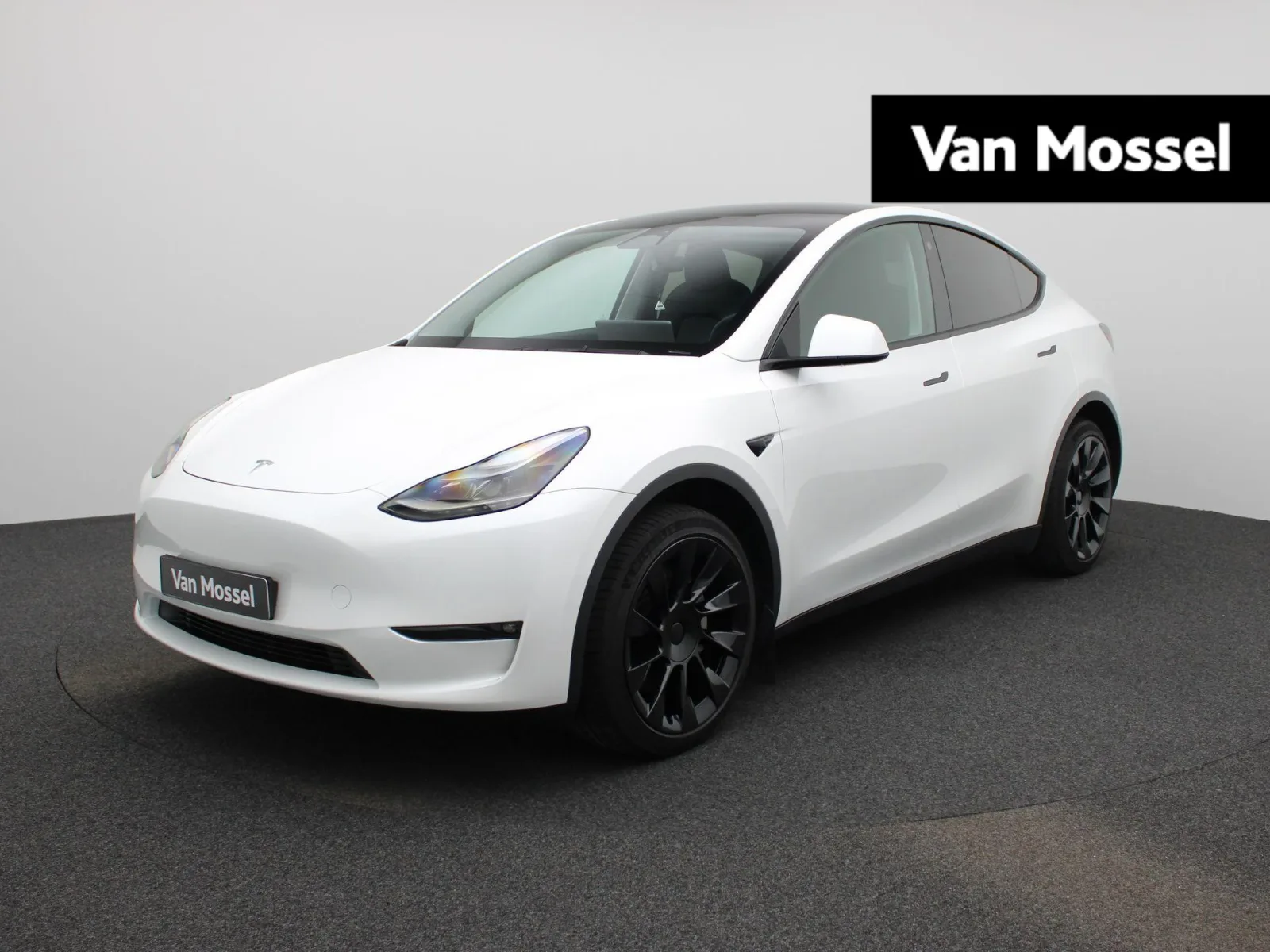 Tesla Model Y (2023) — foto 1