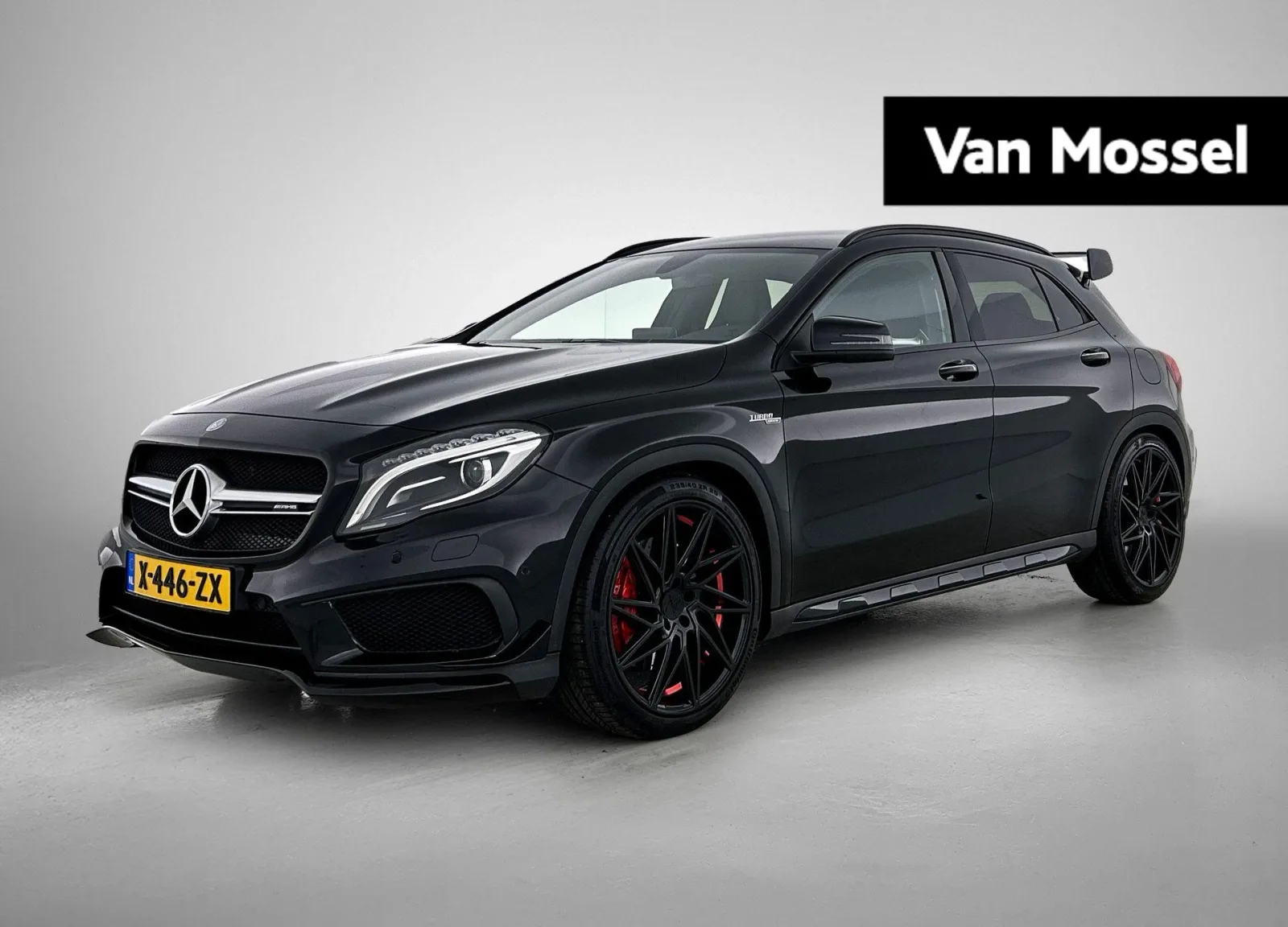 Mercedes-Benz GLA (2015) — foto 1