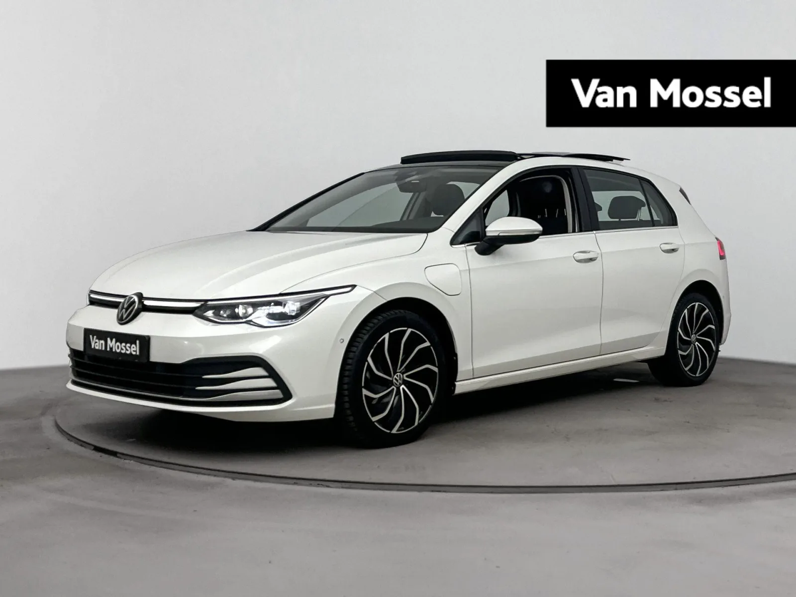 Volkswagen Golf (2021) — foto 1
