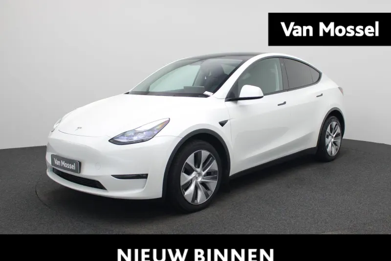 Tesla Model Y (2023)