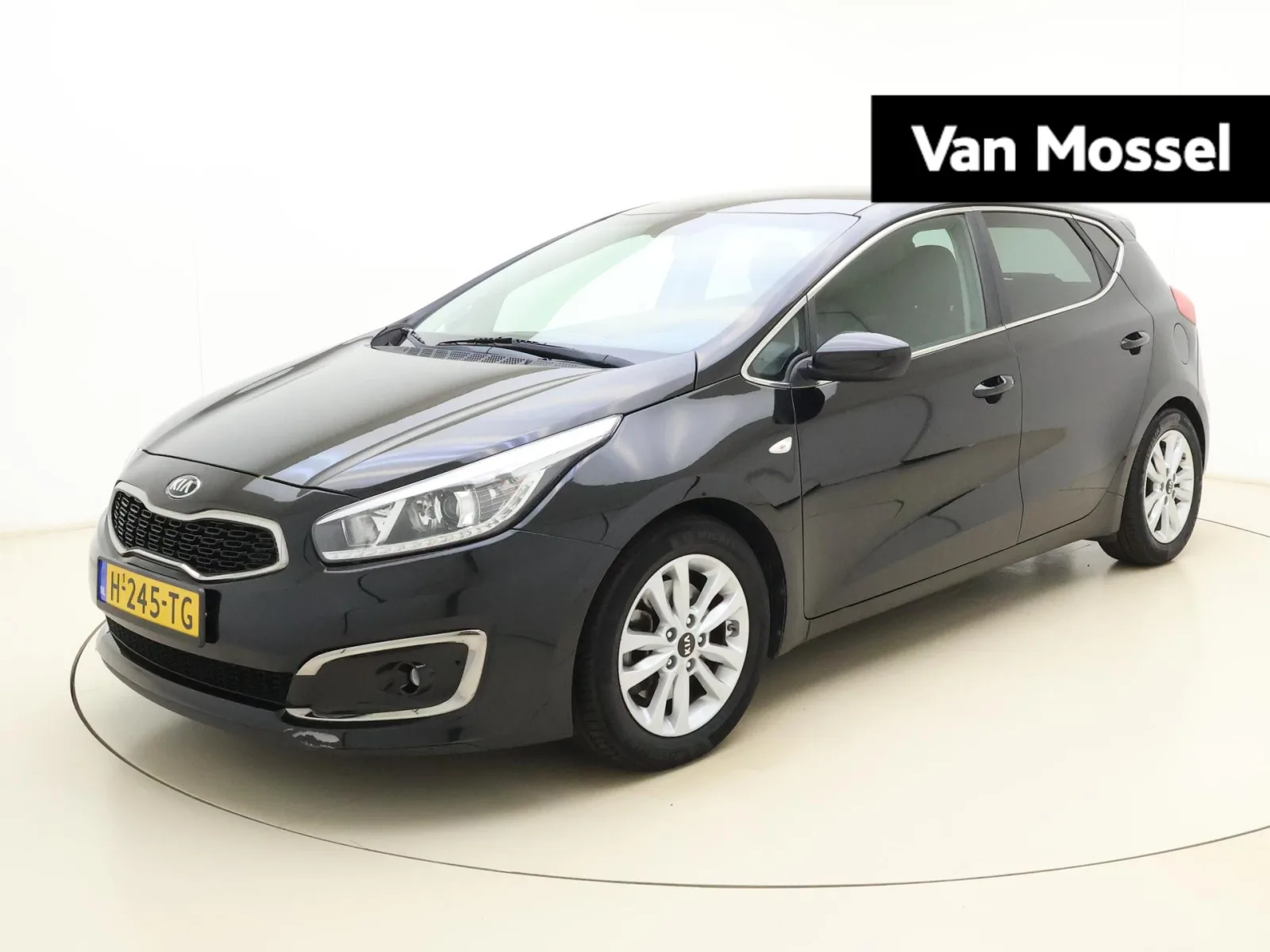 Kia Cee'd (2018) — foto 1