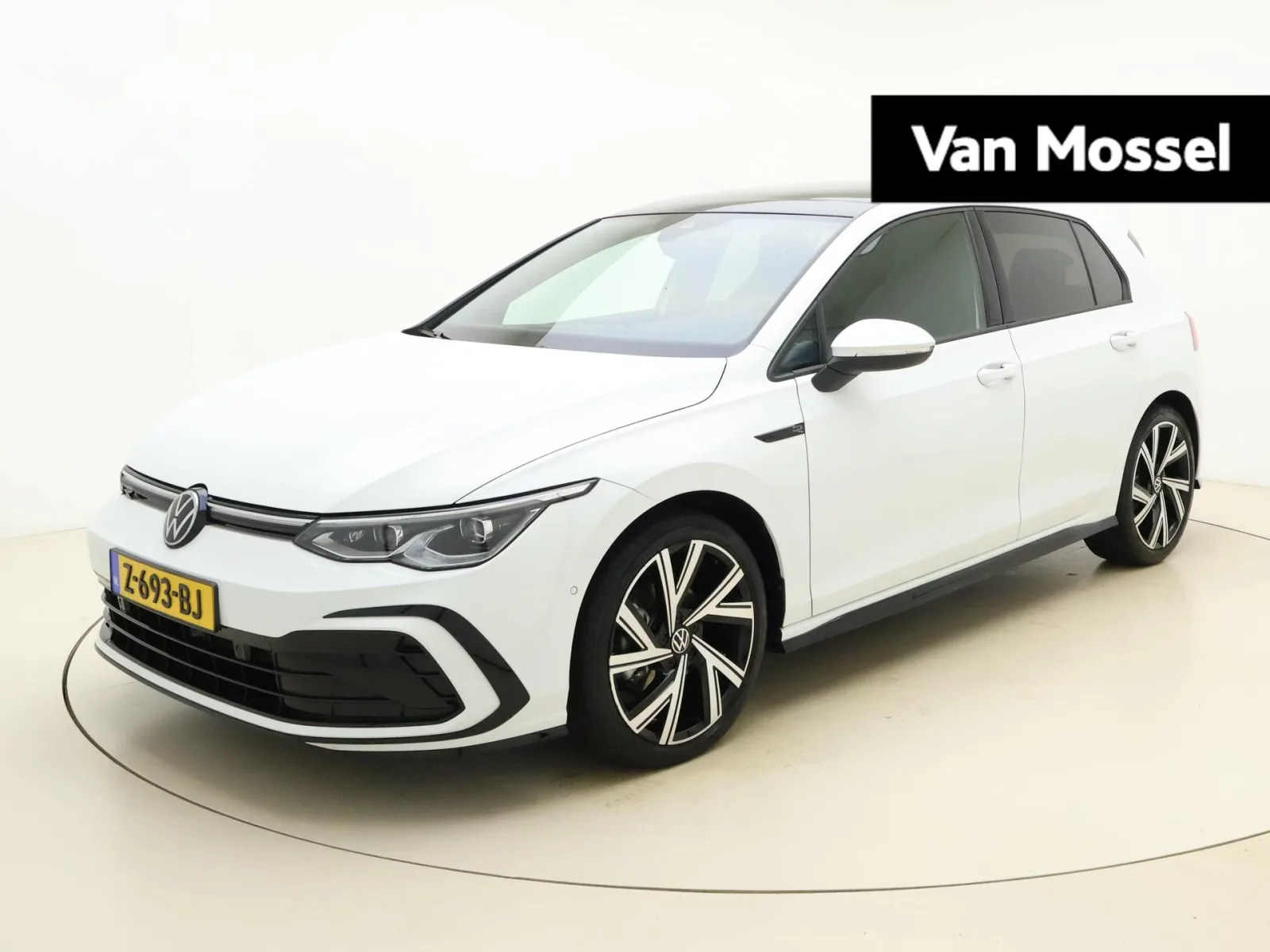 Volkswagen Golf (2023) — foto 1