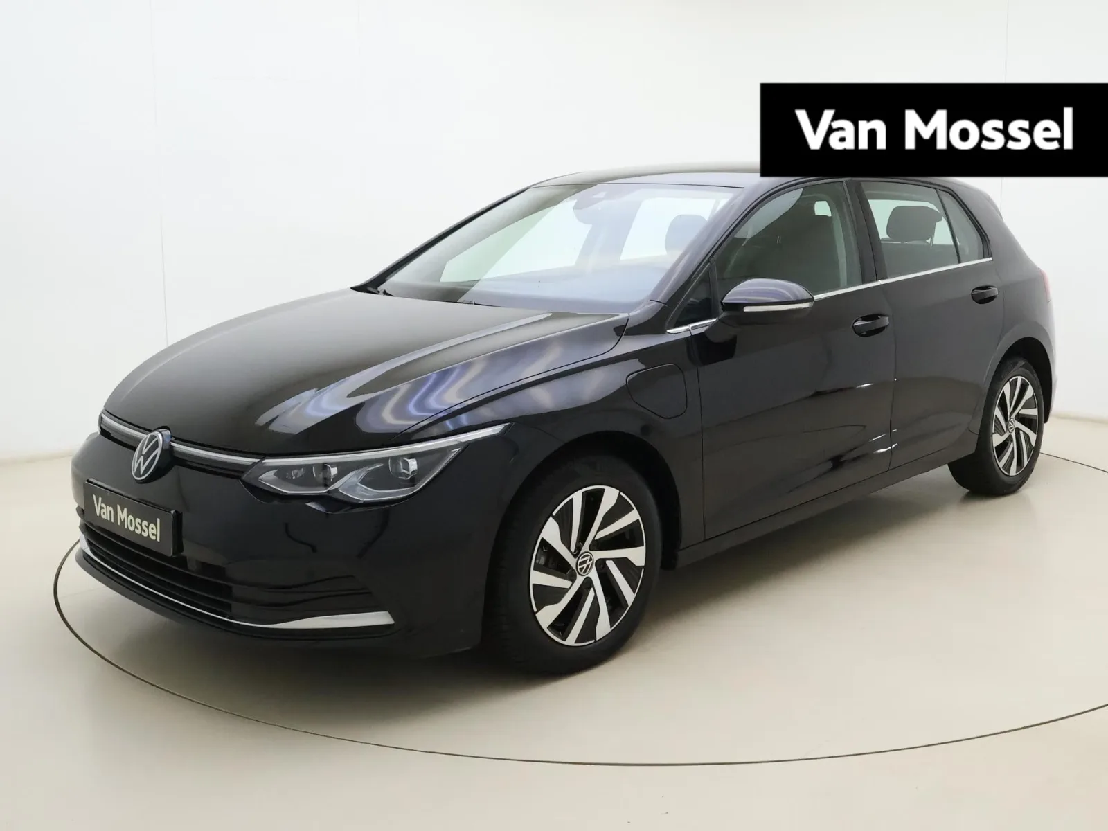 Volkswagen Golf (2023) — foto 1