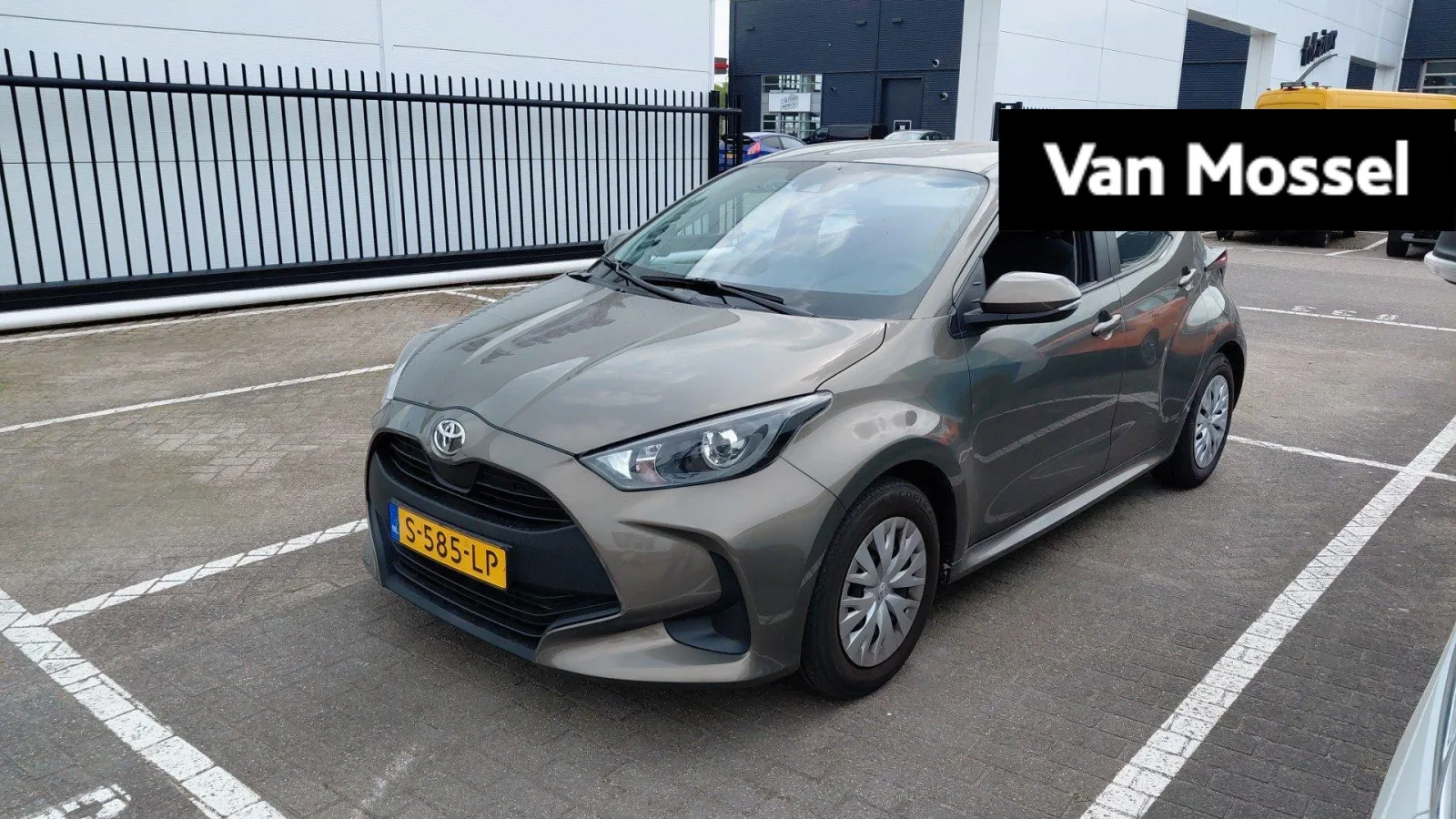 Toyota Yaris (2023) — foto 1