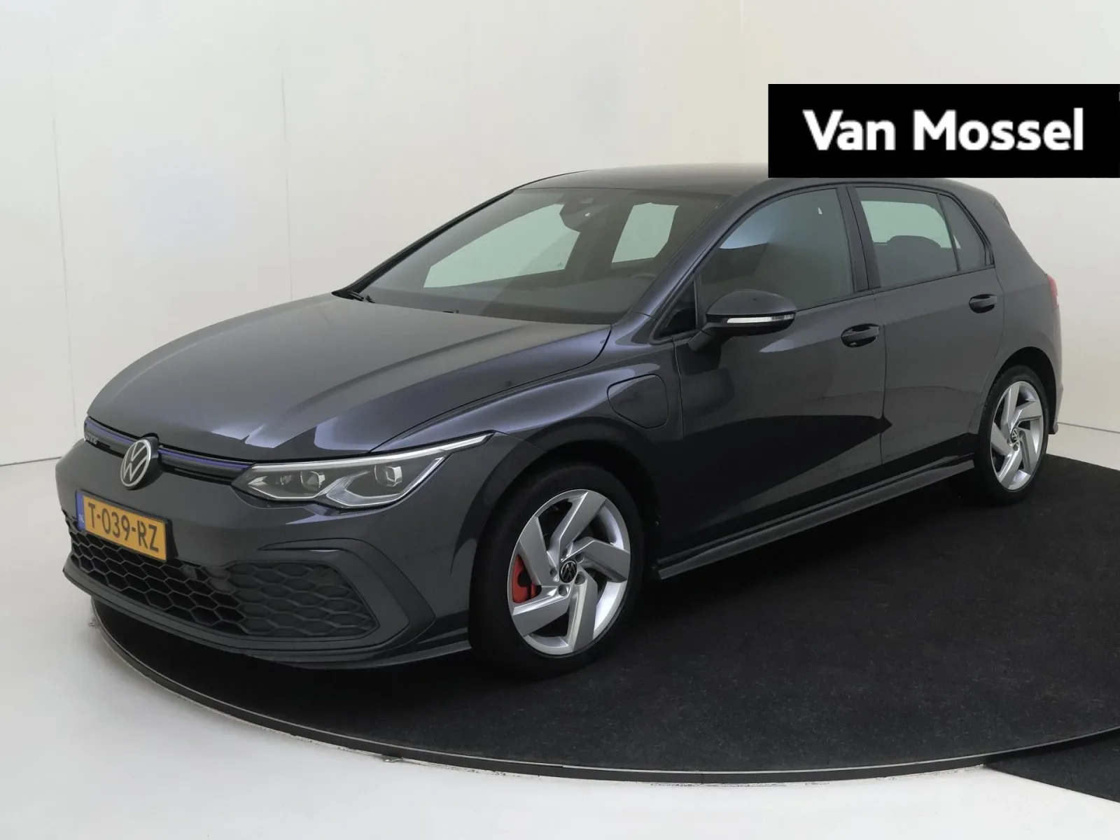 Volkswagen Golf (2021) — foto 1