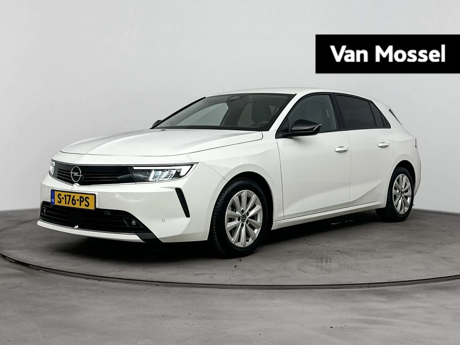 Opel Astra (2023) — foto 1