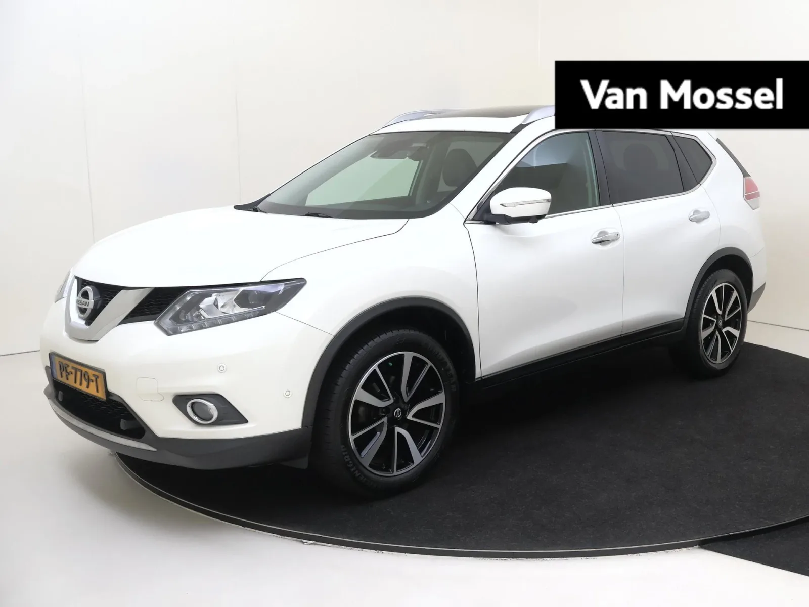 Nissan X-Trail (2017) — foto 1