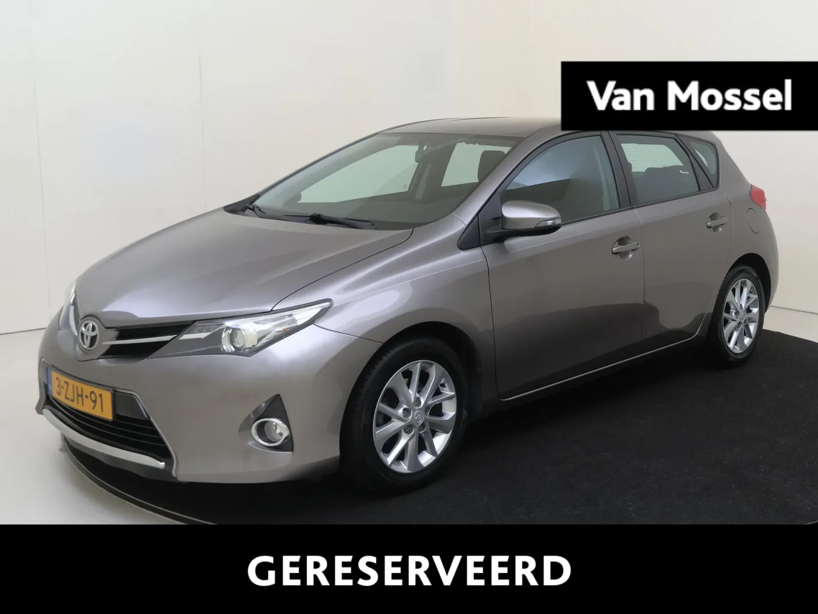Toyota Auris (2015) — foto 1