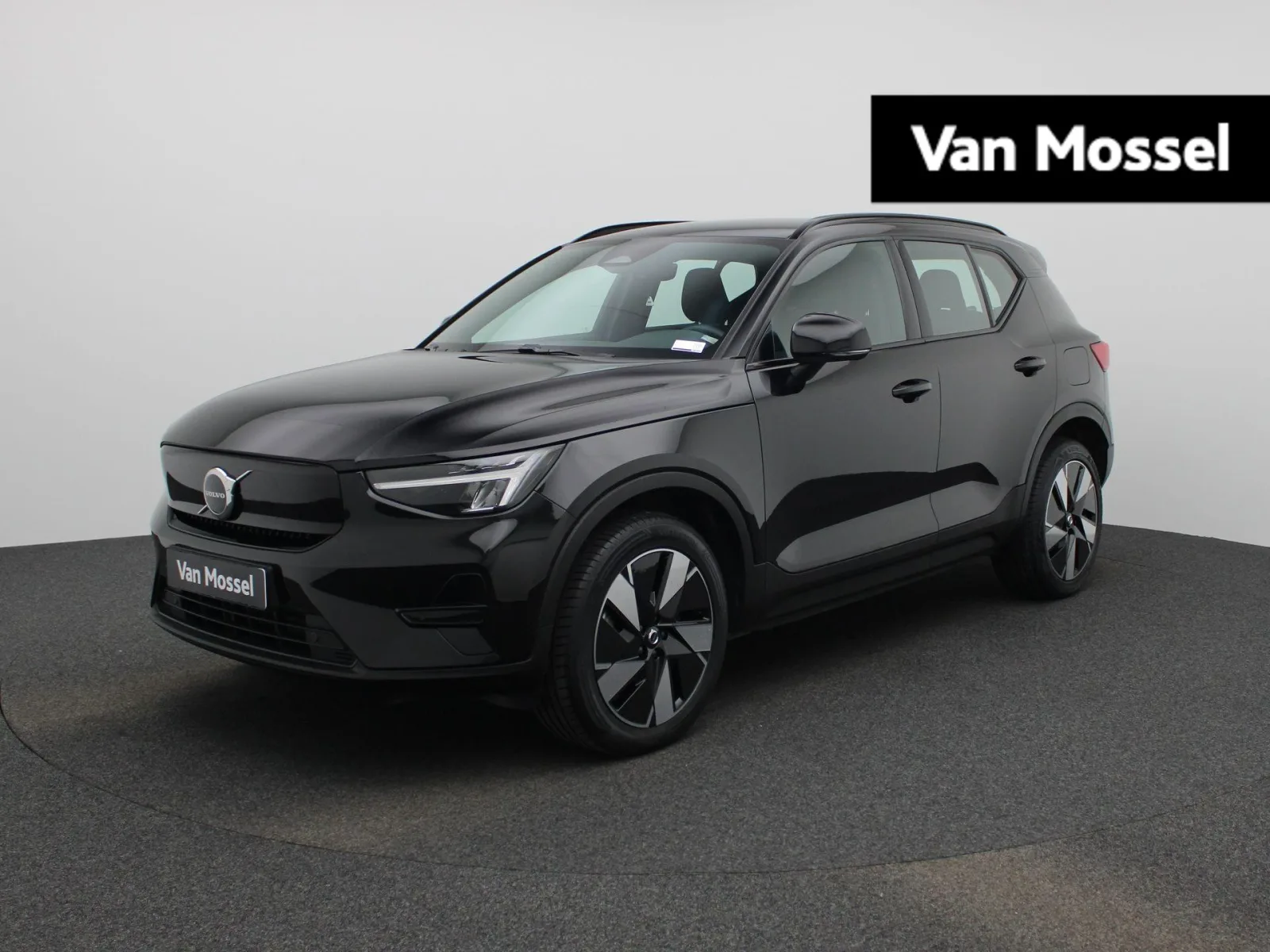 Volvo XC40 (2024) — foto 1