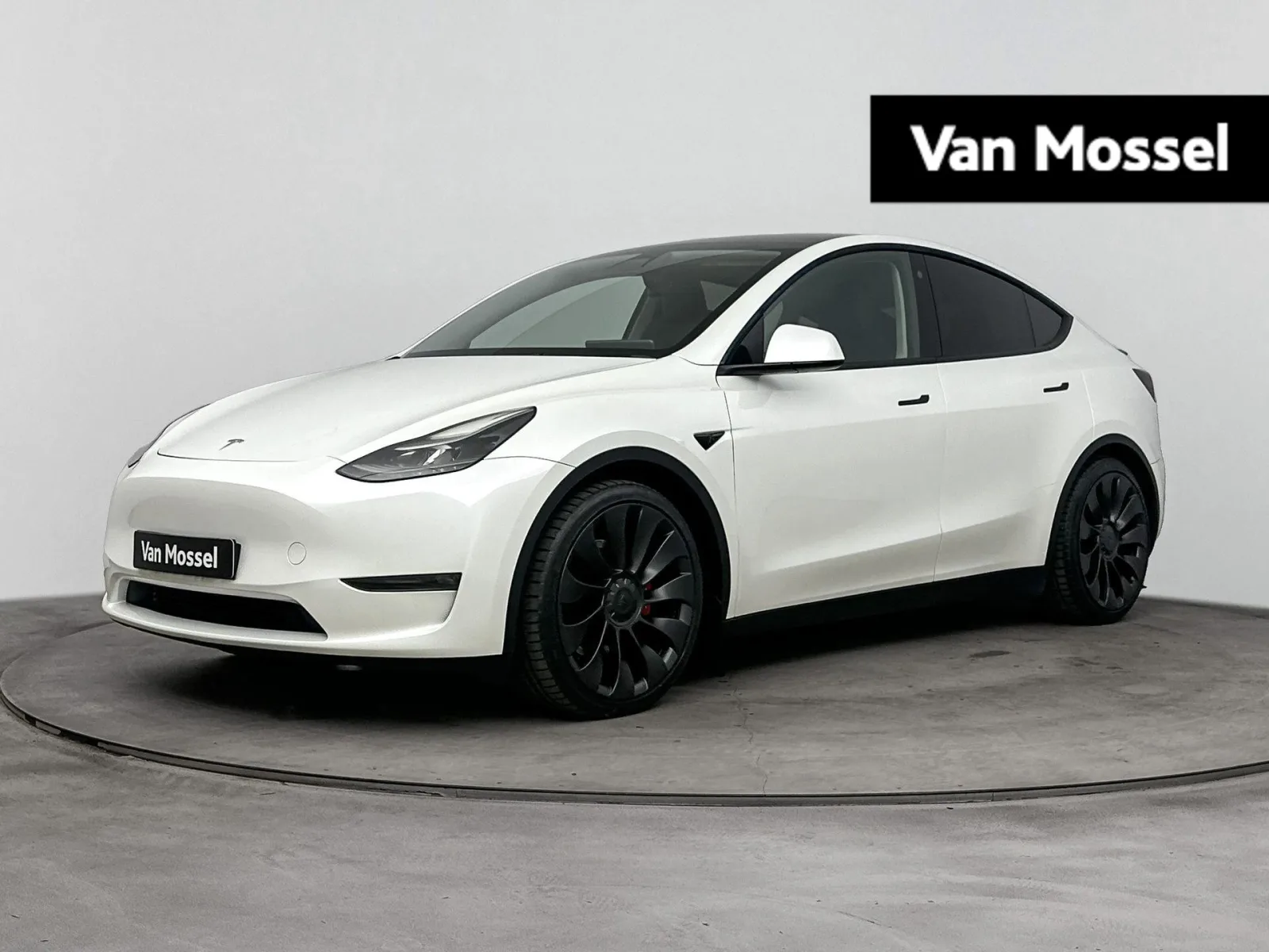 Tesla Model Y (2022) — foto 1