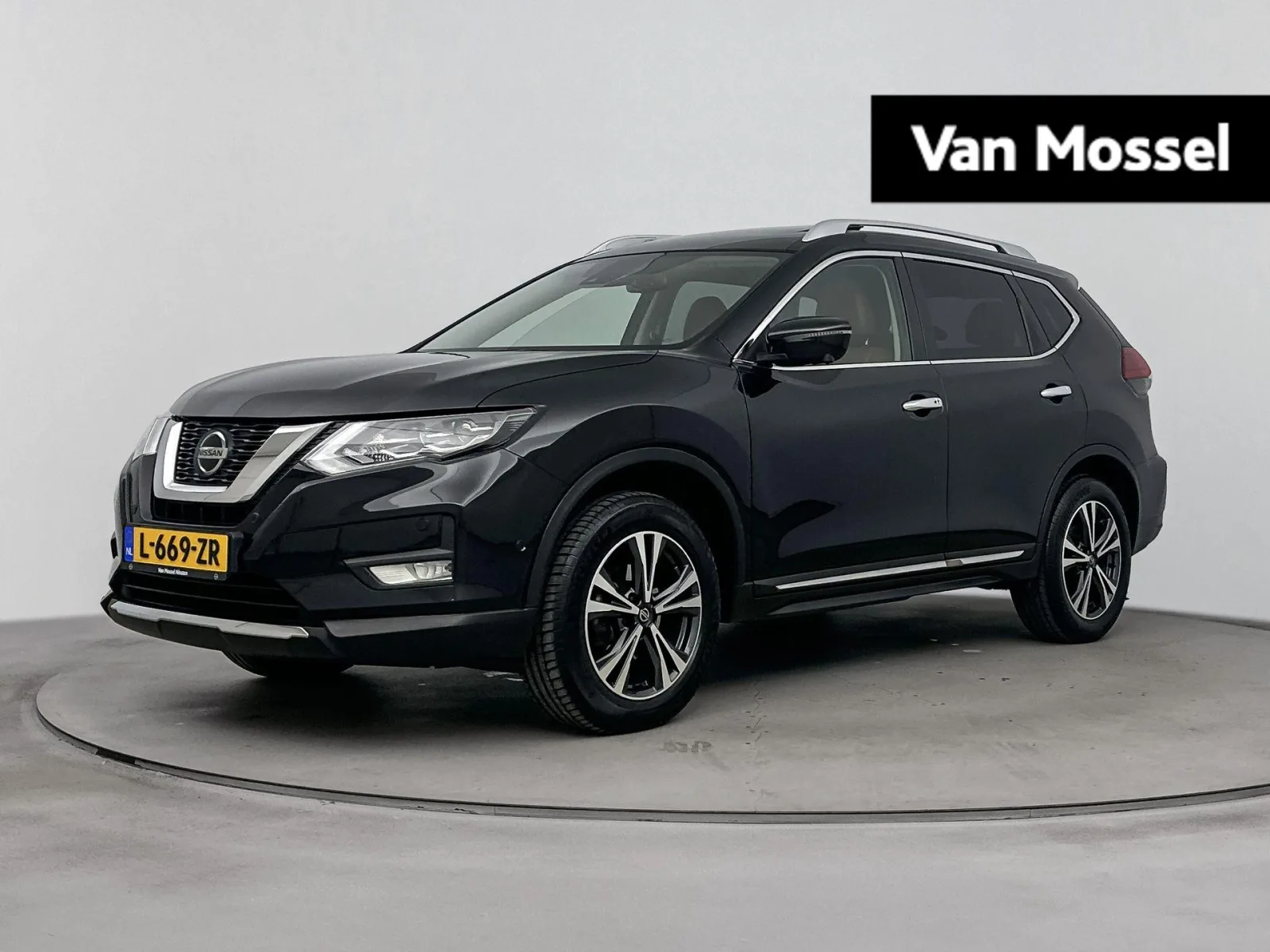 Nissan X-Trail (2021) — foto 1