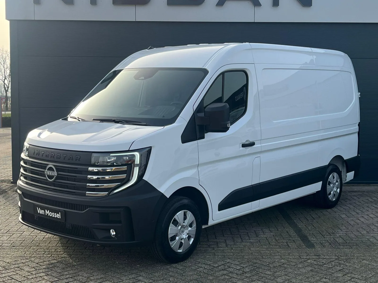 Nissan Interstar (2026) — foto 1