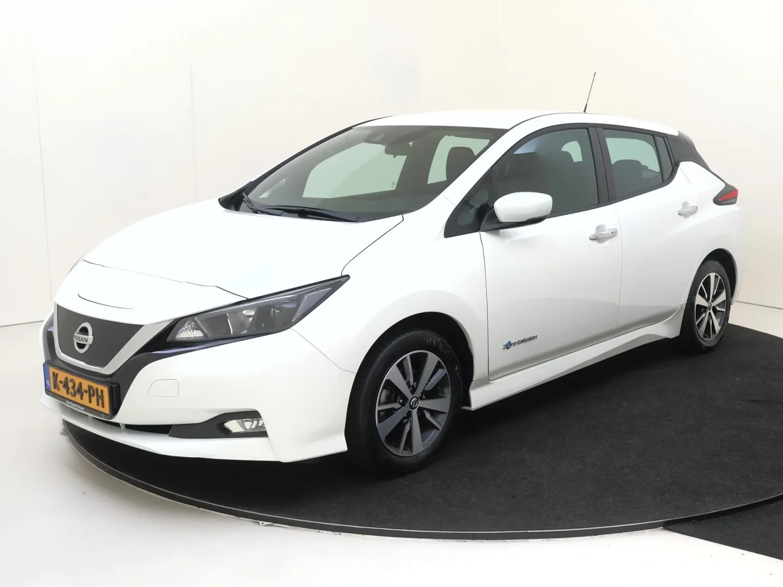 Nissan Leaf (2021) — foto 1
