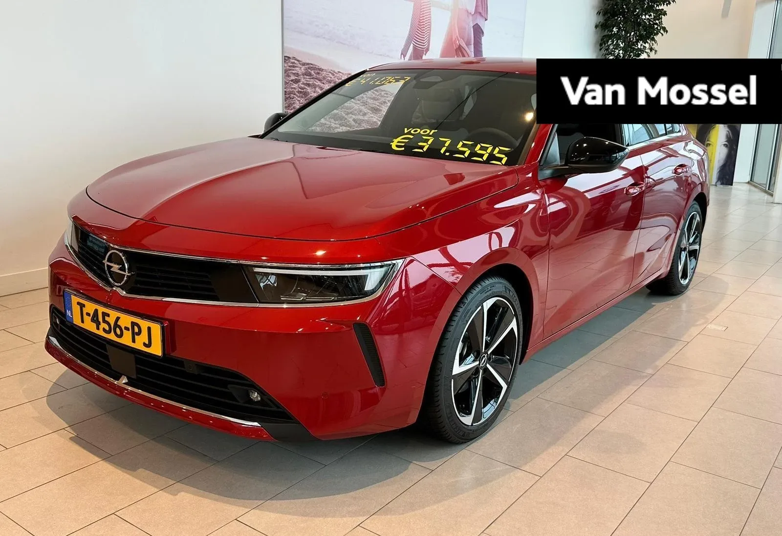 Opel Astra (2023) — foto 1