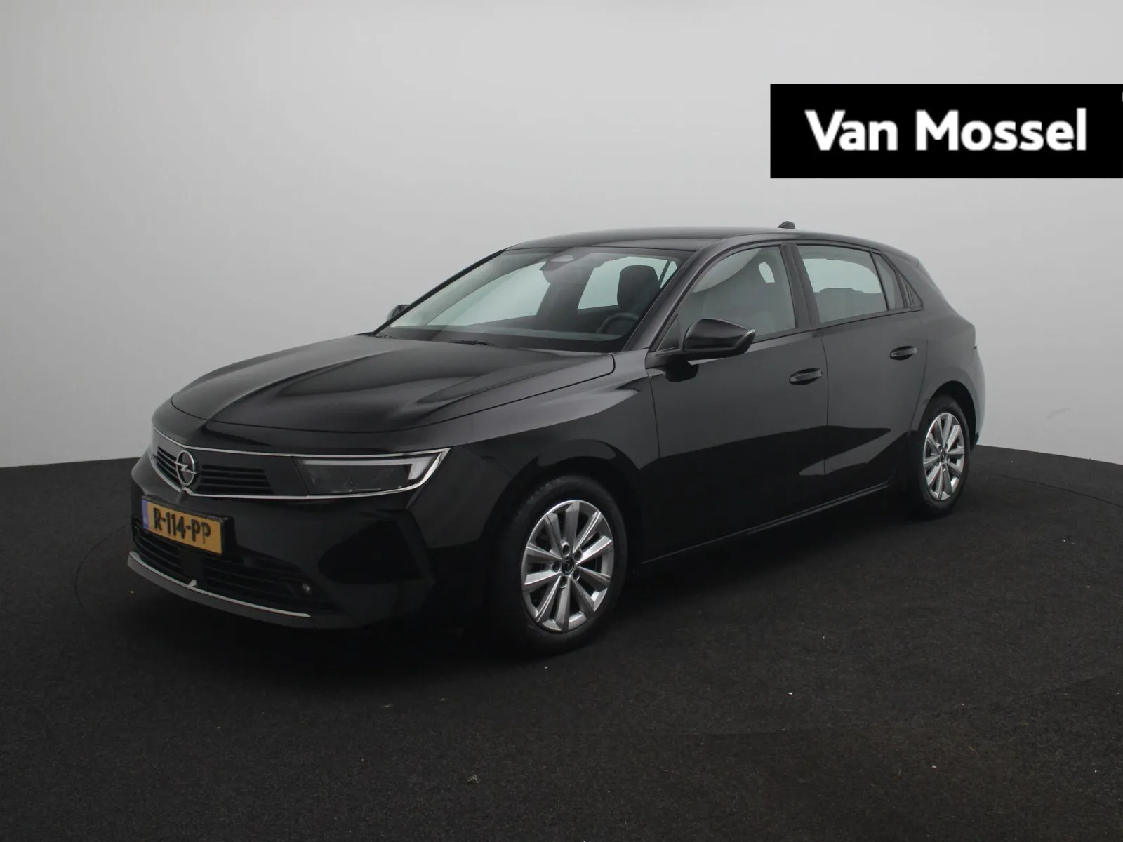 Opel Astra (2022) — foto 1