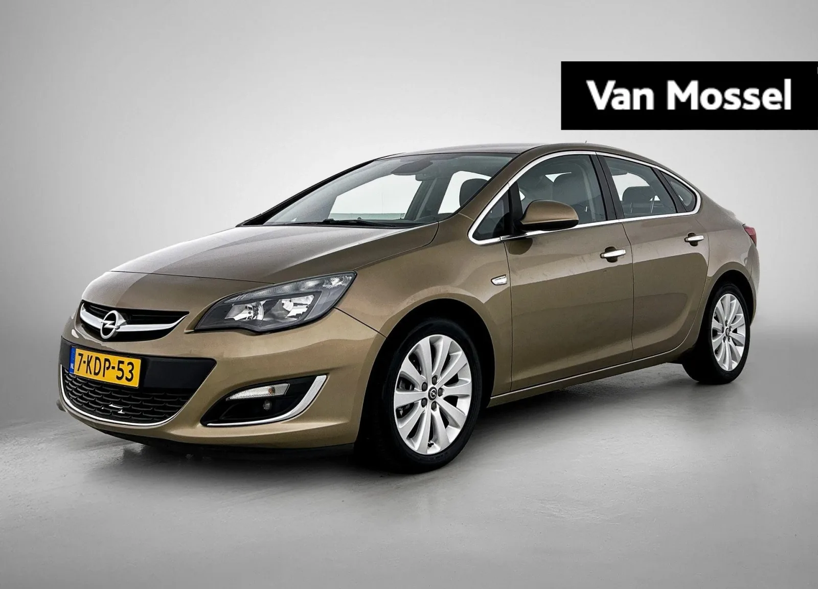 Opel Astra (2013) — foto 1