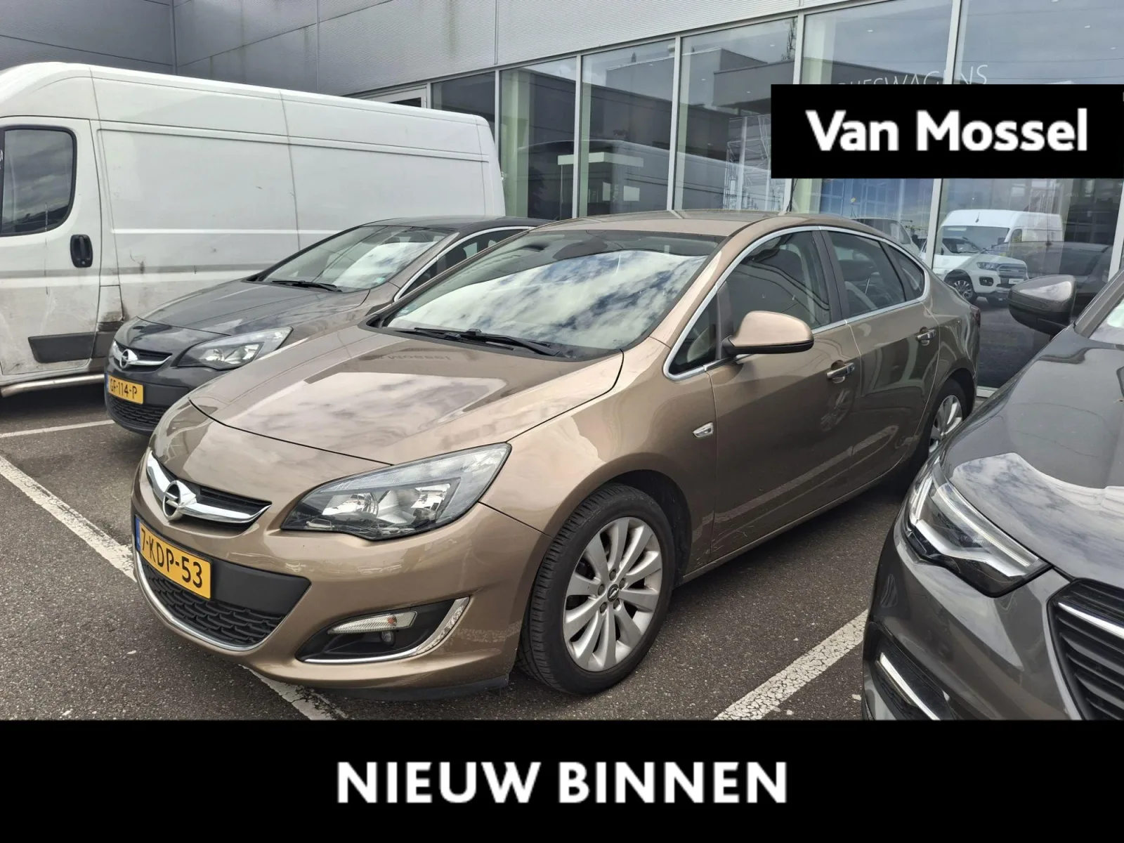 Opel Astra (2013) — foto 1