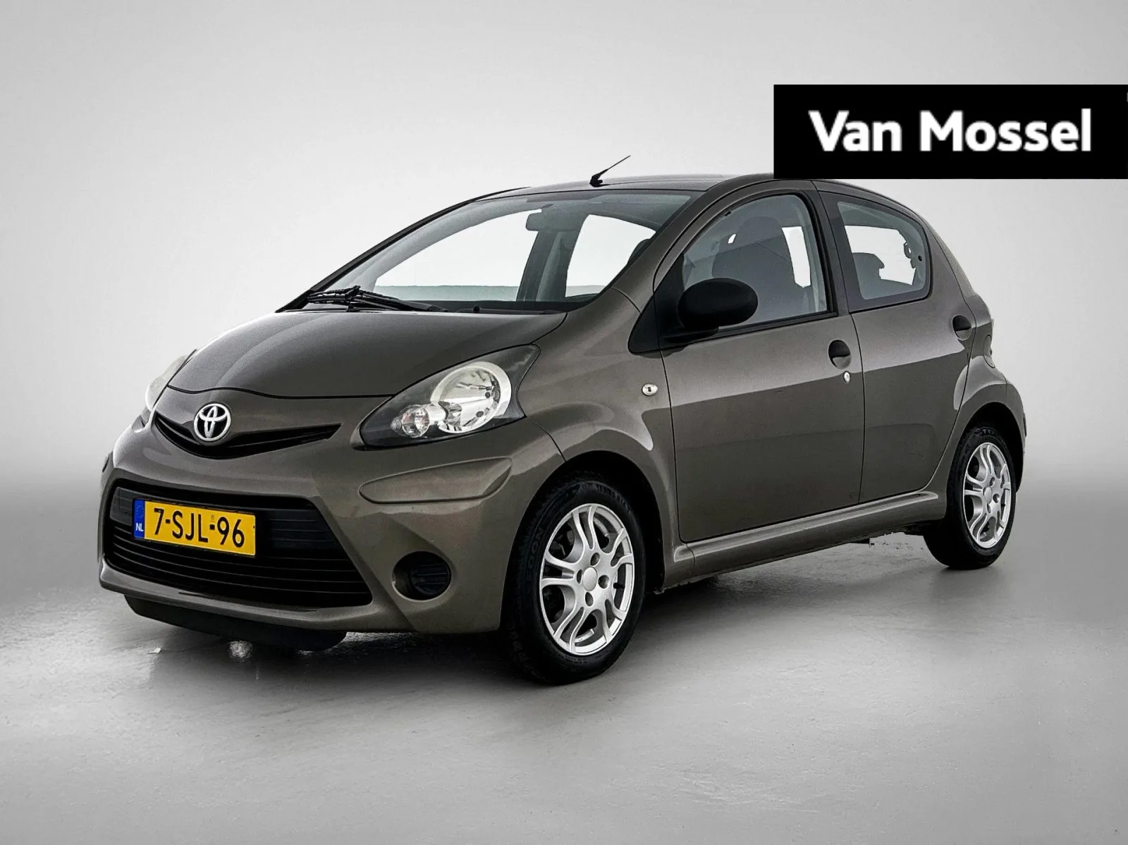Toyota Aygo (2013) — foto 1