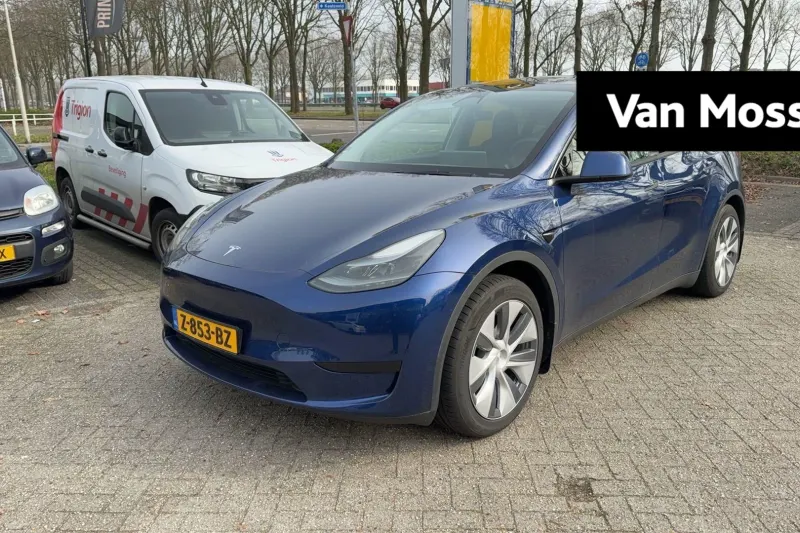 Tesla Model Y (2024)