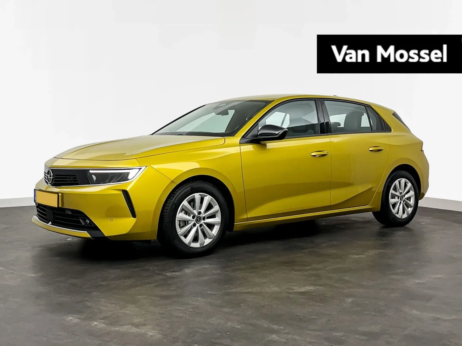 Opel Astra (2023) — foto 1