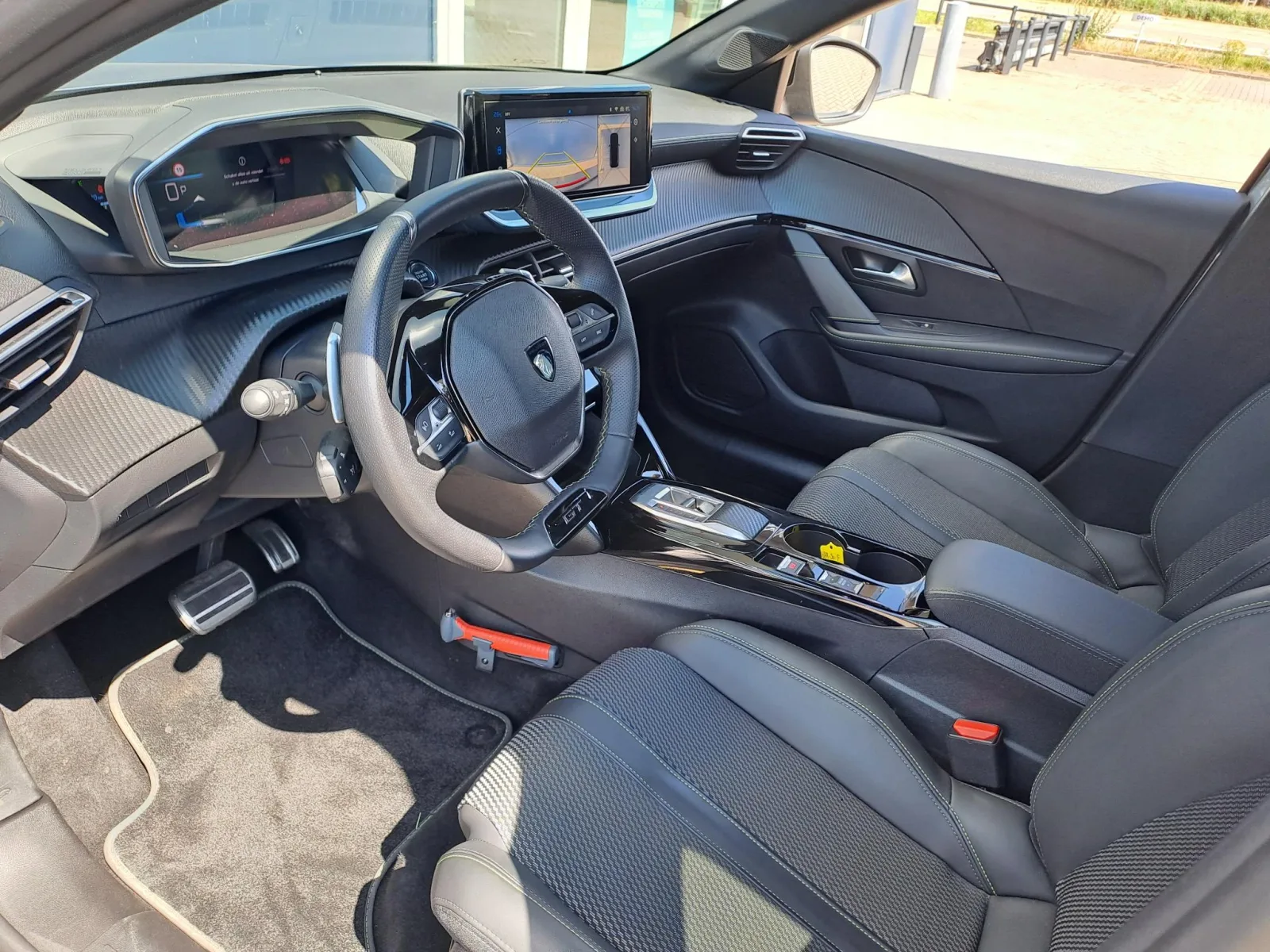 Peugeot 208 (2025) — foto 1