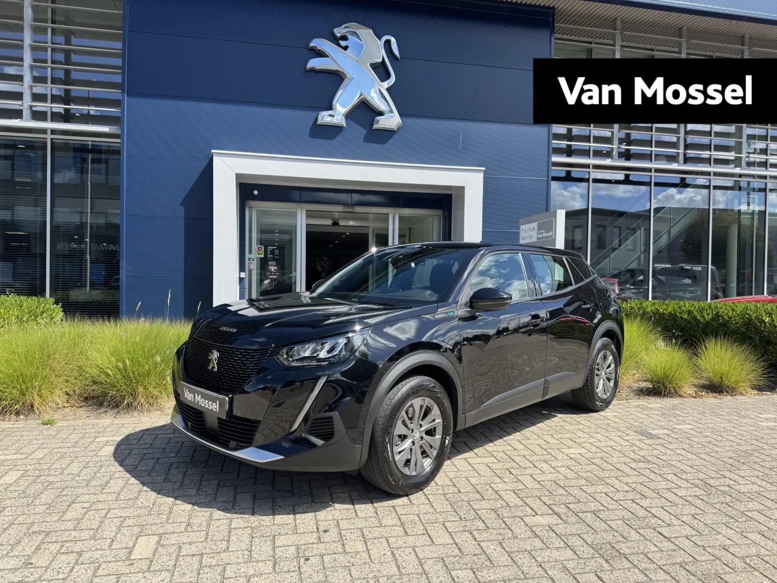 Peugeot e-2008 (2023) — foto 1