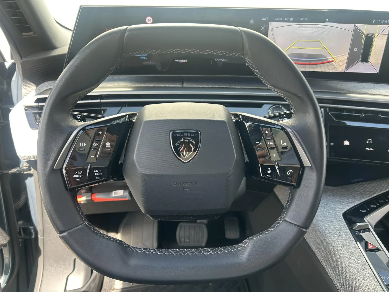 Peugeot E-5008 (2025) — foto 1